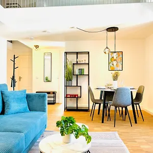 E&k Living - Design - Netflix - Audi - In Village - Free Parking Aparthotel